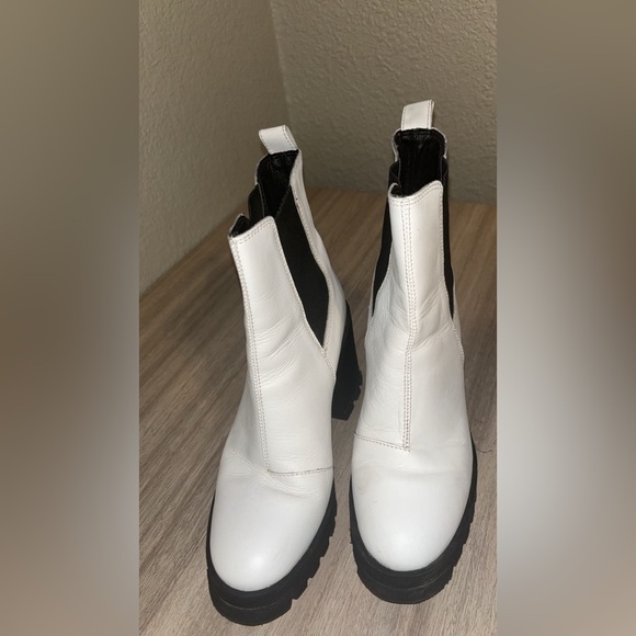 White & Black boots - Picture 1 of 1